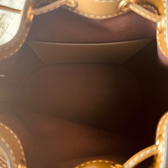 Tory Burch T Monogram Bucket Bag Hazelnut - Picture 5 of 6